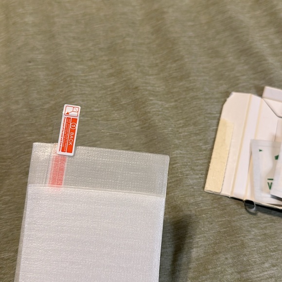 2 Tempered glass screen protectors - Picture 5 of 6